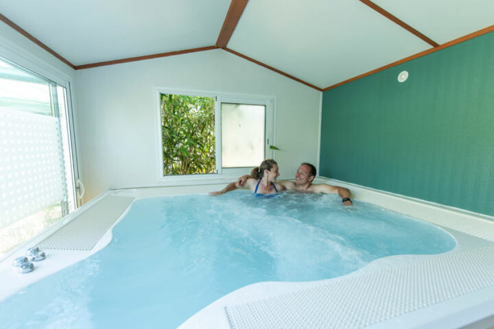 Treat yourself to a break by privatizing our relaxation chalet composed of a jacuzzi and an infrared sauna